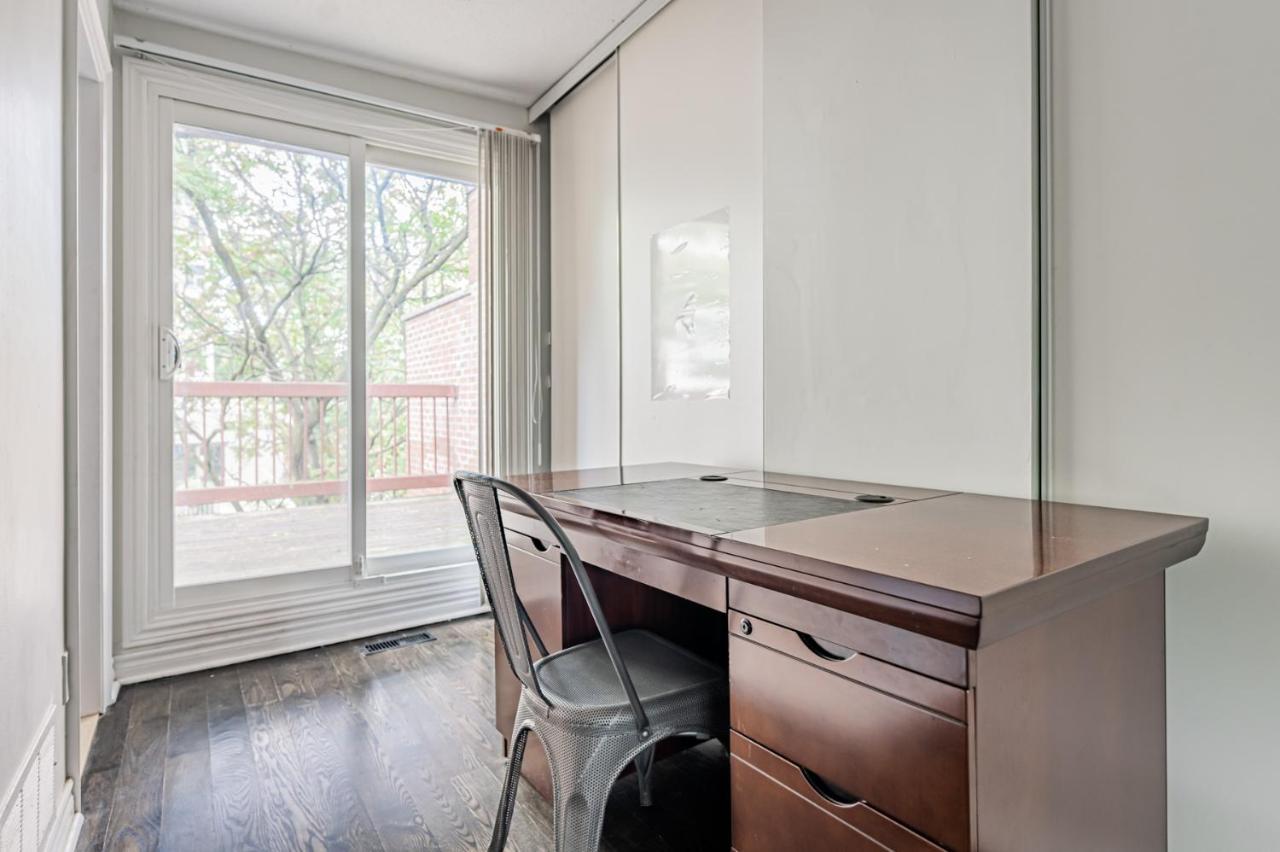 Beautiful Property In Downtown Core Close To Subway Station! Toronto Exterior photo