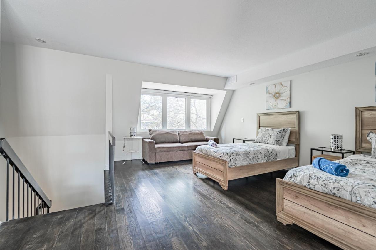 Beautiful Property In Downtown Core Close To Subway Station! Toronto Exterior photo