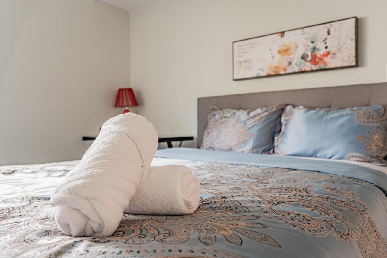 Beautiful Property In Downtown Core Close To Subway Station! Toronto Exterior photo